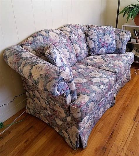 Broyhill Floral Loveseat Sized Sofa 6lx34dx30h With Two Matching