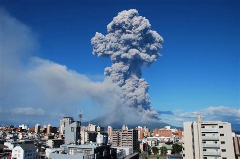 Vidéo Impressionnante éruption Volcanique Au Japon