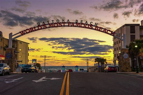 Daytona Beach Welcome Sign Stretched Across The Street At Sunrise