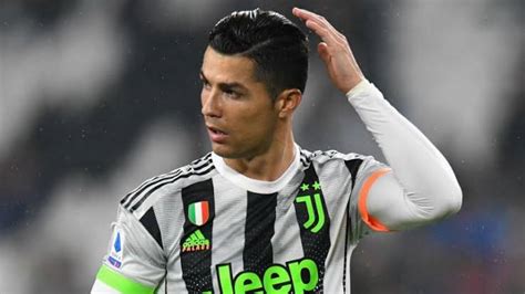 Cristiano Ronaldo Unveils His New Hairstyle During Juventus Training