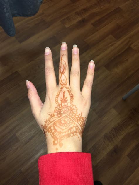 Allow oil to penetrate into the skin for at least 10 minutes.29 мая 2020 г. Ms. Oshiro's Class: Henna 101