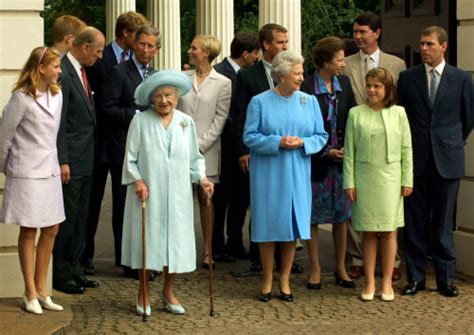 On june 2, 1953, queen elizabeth ii officially became britain's ruling monarch after the death of her father, king george vi, on february 26, 1952. Queen Elizabeth: Sie bricht alle Rekorde! - Yahoo, Lina Miller