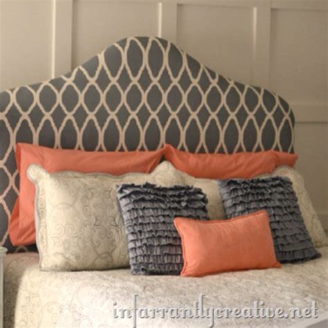 Headboard And Grid Accent Wall Bedroom Design Accent Wall Bed Pillows