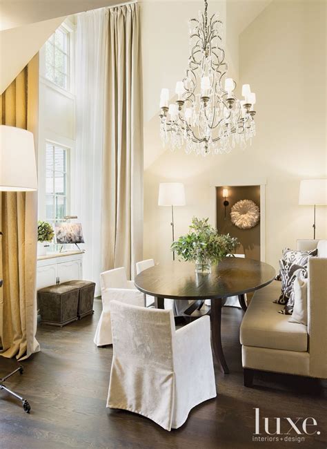 Dining Room With Crystal Chandelier Luxe Interiors Design