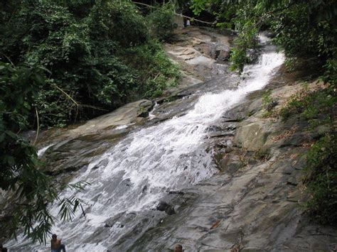 Air sungai dia pun lebih jernih kalau nak dibandingkan dengan air di sungai congkak. EngLee's Path: Sungai Gabai Waterfall