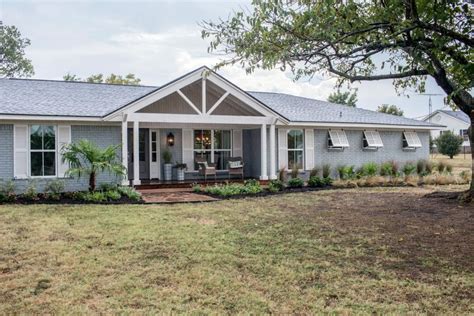 Fixer Upper A Coastal Makeover For A 1971 Ranch House Joanna Gaines Hgtv And Couples