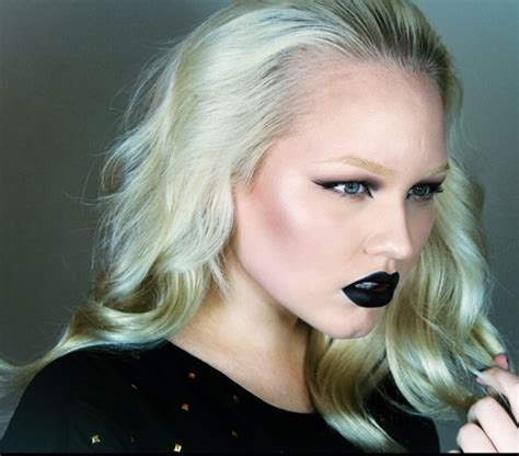 Get the latest on nikkietutorials from teen vogue. Sophie Cox Makeup: Youtube beauty "guru" Nikkie Tutorials.