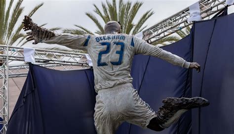 La Galaxy Unveil Beckham Mural And Statue Soccerbible