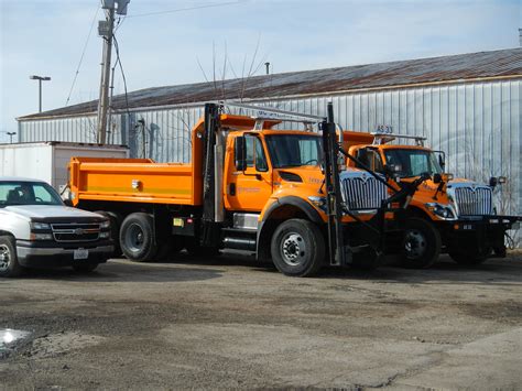 Illinois Dot Snow Plow Trucks A Pair Of International Truc Flickr