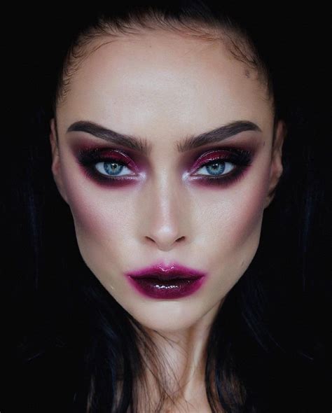𝔍𝔬𝔥𝔞𝔫𝔫𝔞 ℌ𝔢𝔯𝔯𝔰𝔱𝔢𝔡𝔱 ♡ On In 2020 Vampire Makeup Halloween Makeup