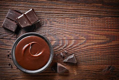 In questo caso, la cucina rimane in perfetto ordine e la padrona di casa non ha bisogno di fare sforzi particolari per il processo. Come fare la cioccolata calda su stecco | Gustoblog