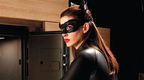 How To Get Anne Hathaways Catwoman Look