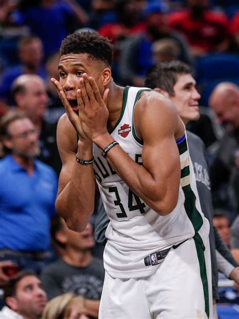 Giannis sina ugo antetokounmpo (/ˈjɑːnɪs ˈɑːntɛtəˈkuːmpoʊ/ greek: Giannis Antetokounmpo to Undergo MRI on Knee After Nasty ...