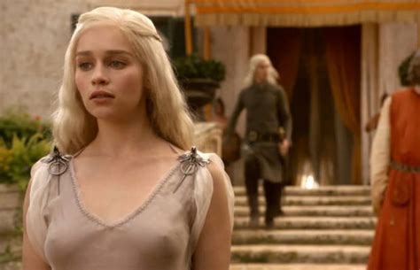 4 - Gallery: Daenerys Targaryen's Hottest "Game Of Thrones" Photos