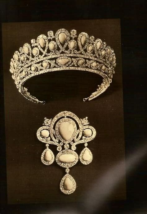 Royal Jewels Of Russia Jewels Of The Romanovs Russia Royal Crowns