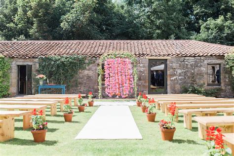 From rustic to modern wedding reception spaces with gorgeous gardens and rolling countryside. Outdoor Wedding at Windmill Barn in Scotland with Indian ...