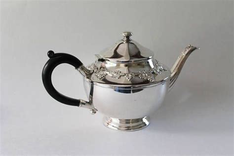 Silver Teapot Wm A Rogers Old English Reproduction 6133 Grape Silver