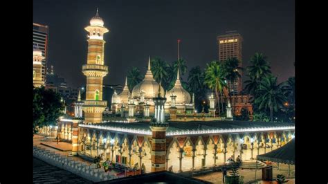 Acclaimed to be one of the oldest mosques of kl, it is located at the convergence of klang and. The Beautiful Jamek Mosque at Night (Kuala Lumpur ...