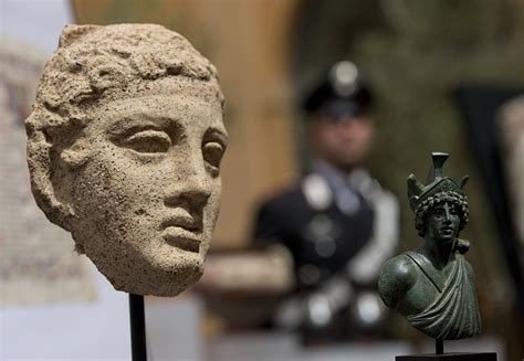 Us Returns 25 Looted Artifacts To Italy Vases Frescoes Chattanooga