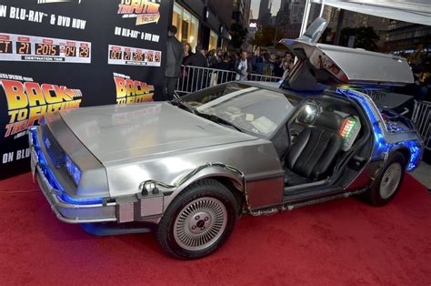 Vissza a jövőbe, itt az új DeLorean, vegyél egyet Marty McFly ...