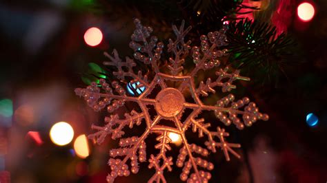 Download Wallpaper 3840x2160 Snowflake Garland New Year Christmas