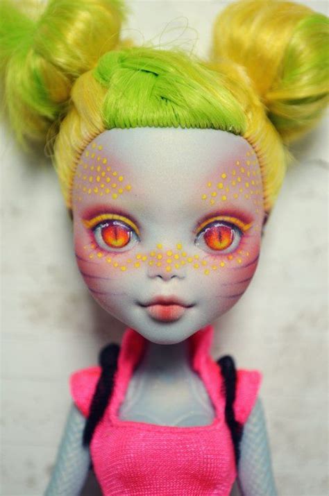 Custom Mh Dolls By Pootiepoupee Custom Monster High Dolls Monster