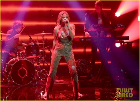 Tove Lo Performs Disco Tits Live On The Tonight Show Watch Here