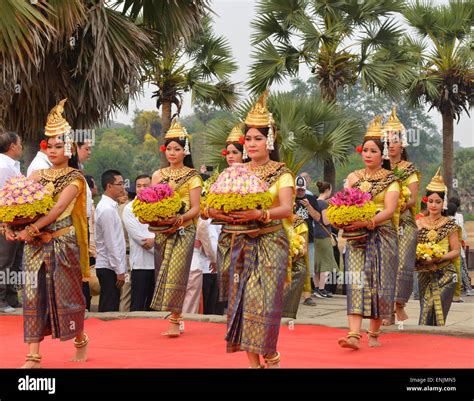 Khmer New Year At Angkor Wat In Siem Reap Cambodia Stock Photo Alamy