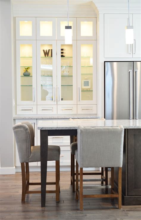 When choosing a color scheme, deciding between light or dark cabinets is a big part of the equation. How to Choose the Best Kitchen Cabinets for Your New Kitchen Upgrade - UK Uncut