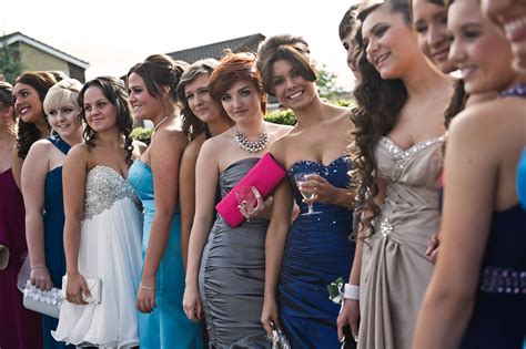 9 Tips For Posing In Prom Photos Because Youll Want To Frame Or Instagram A Few