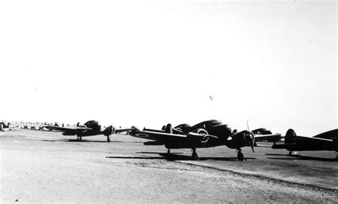 Plusieurs Cessna Crane Sur Laire De Trafic De Lepm No 15 En 1942