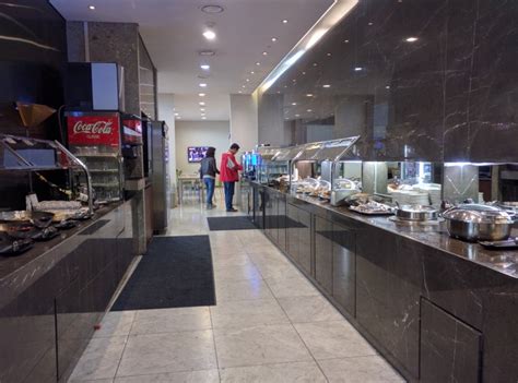 It focuses on purchasing new commercial jet transport aircraft directly from aircraft manufacturers, and leasing those aircraft to airlines throughout the world with the. Korean Air Prestige Class Lounge - Incheon Airport | Love ...