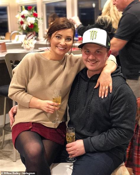 Sarah Palins Daughter Willow 24 Announces Shes Expecting Twins With Husband Ricky Bailey
