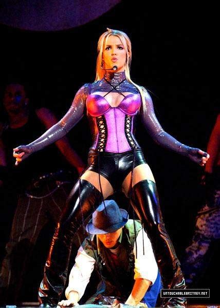 This Day In Pop Britney Performs At The Amas 2003 November Ceremony Page 3 Britney