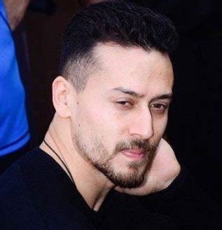 10 Best Tiger Shroff Hairstyles | Men's Hairstyles ...