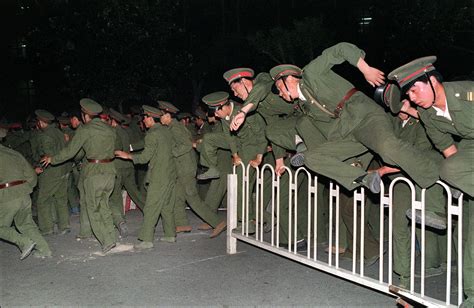 People Liberation Army Pla Soldiers Storm Tiananmen Square June 4 5