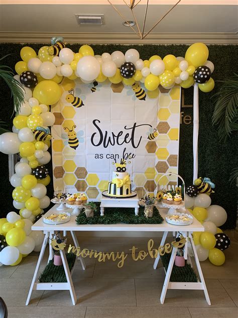 Bee baby shower party decor(138pcs)with food labels,bee bar sign,thank you tags,tissue paper tassels,cardstock stickers,balloon garland for bumblebee theme mommy to bee what will it bee baby shower. Excelente Sin cargo bumble bee Baby shower ideas Popular ...