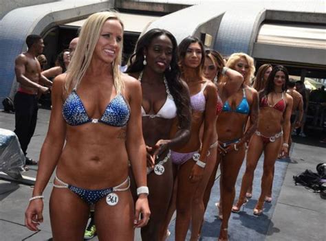 Bikini Girls At The Memorial Day Muscle Beach Contest 16 Pics