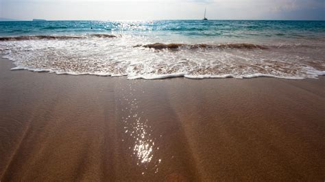 Пляж песон океан прибой обои для рабочего стола картинки фото 1920x1080