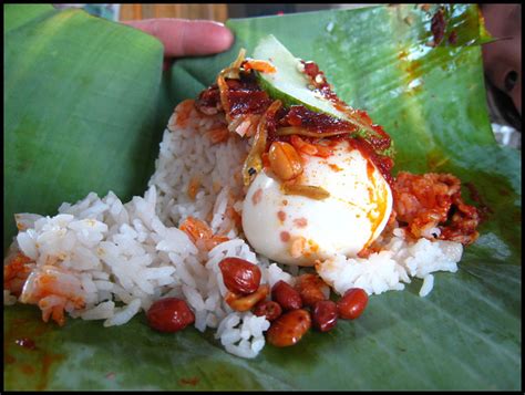 Selang beberapa hari hubby akan singgah di gulam mee untuk membeli 4 atau 5 bungkus nasi ayam. nasi lemak bungkus | Explore u m a m i's photos on Flickr ...