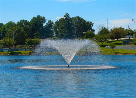 Middle Of The Lake This Pretty Fountain Sits In The Lake A Flickr