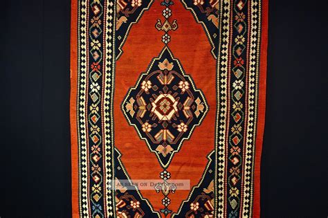 Wir bieten eine erlesene auswahl an teppichen, kelims und textiler kunst und sind eine der führenden adressen für perser & indische, türkische teppiche. Antike Teppich - Old (kelim) Carpet