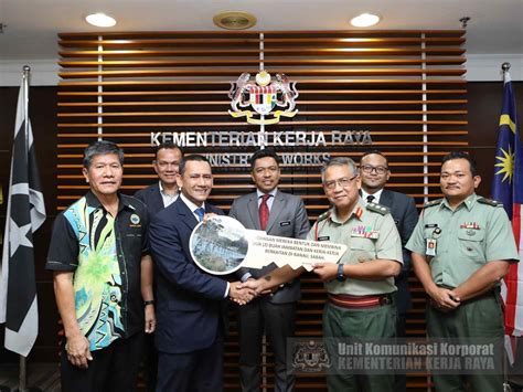 Boleh jelaskan serba sedikit apakah sebenarnya strategi lautan biru kebangsaan (nbos) 6 : Penyerahan Projek Dua Buah Jambatan Compact Bailey Ranau ...