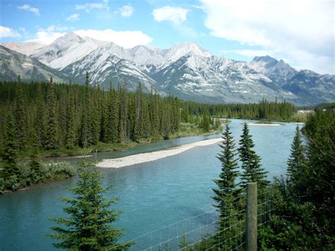 Athabasca River Between Banff Und Lake Louise Canada Foto And Bild