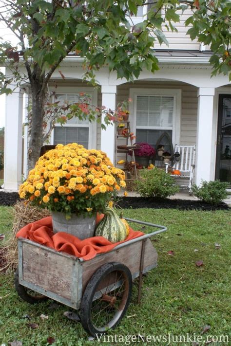 Amazing Fall Front Yard Decorations That Will Fascinate You