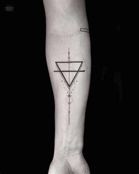 Kustom tubuh seksi tato stiker hitam huruf kata wajah lengan leg tato. Simpel dan Keren, 10 Inspirasi Tato dengan Bentuk Geometris