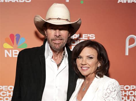 Toby Keith Gives Cancer Battle Update During Red Carpet Appearance