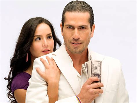 La joven, deslumbrada por el mundo de riquezas y una vida llena de lujos, decide no continuar su relación con. Capos inolvidables de las telenovelas | People en Español