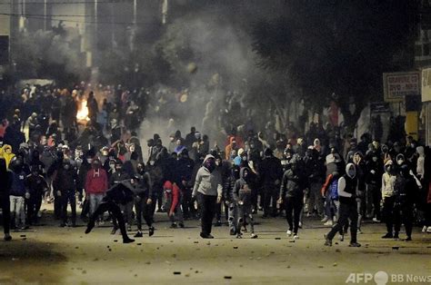 チュニジア連続暴動、600人超逮捕 軍支援部隊が出動 写真9枚 国際ニュース：afpbb News
