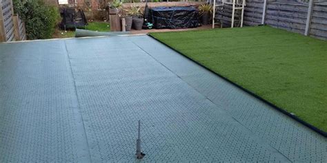 Artificial grass gives the look of a real lawn without the all the maintenance. How to lay artificial grass on decking I Perfect Grass in ...